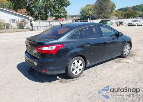 2014 Ford Focus S из США, поврежденный, VIN 1FADP3E22EL174155